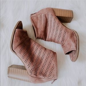 Report Open toe booties